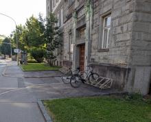 Diebstahlsichere Fahrradständer am Landesgericht 